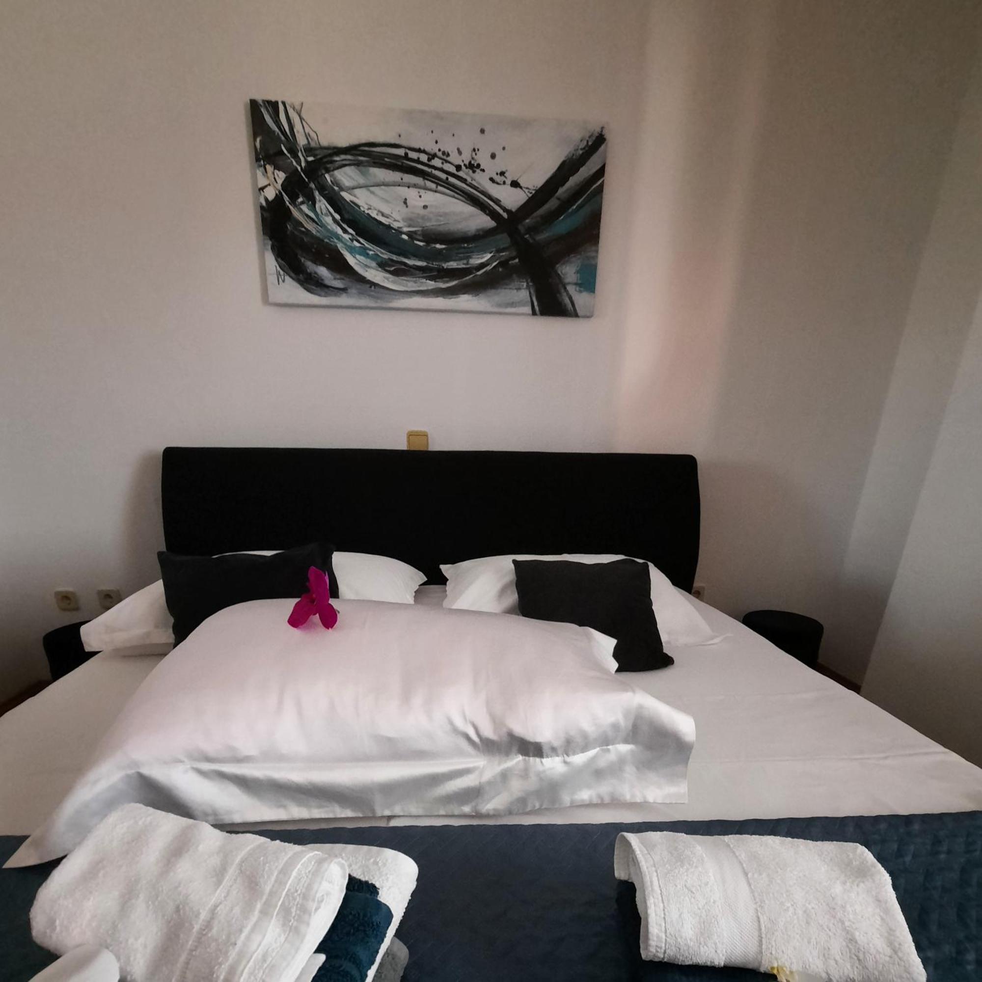 The One Apartment *